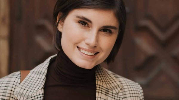 What Are the Most Stylish Turtleneck Combinations for a Chic Layering Effect?