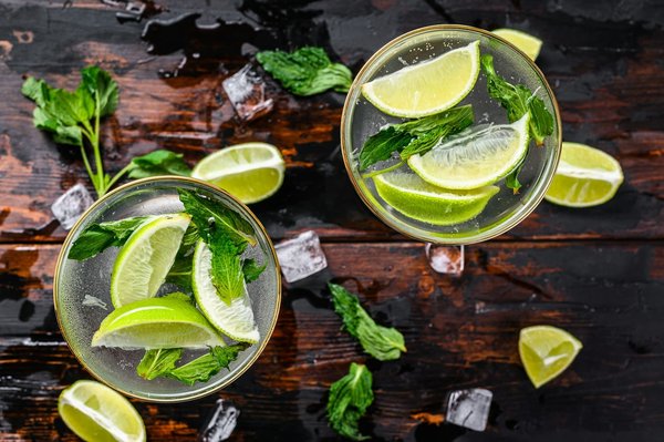 How to Make a Refreshing Mojito with the Perfect Balance of Lime and Mint?